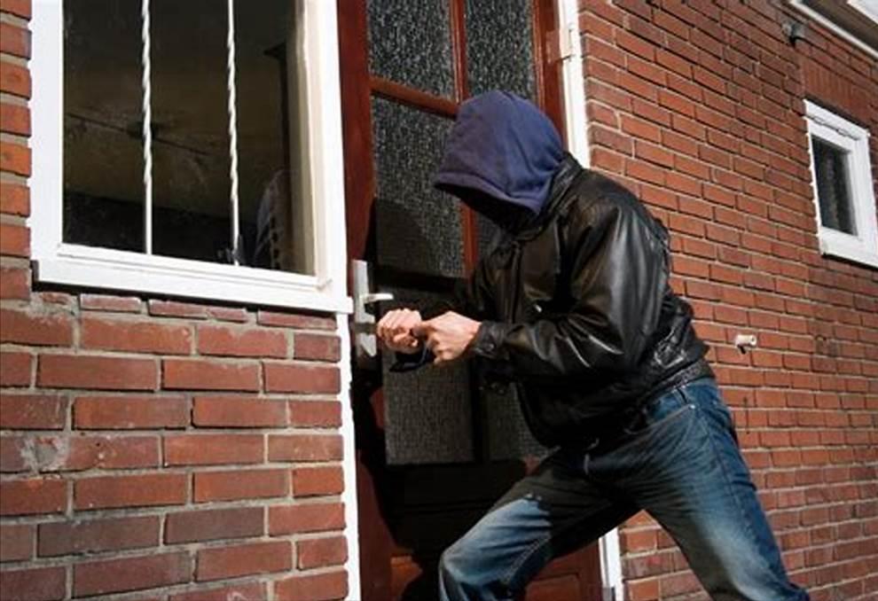 妻子出轨贵州男子当街刺死情夫,妻子出轨被丈夫抓了现行砍伤他人