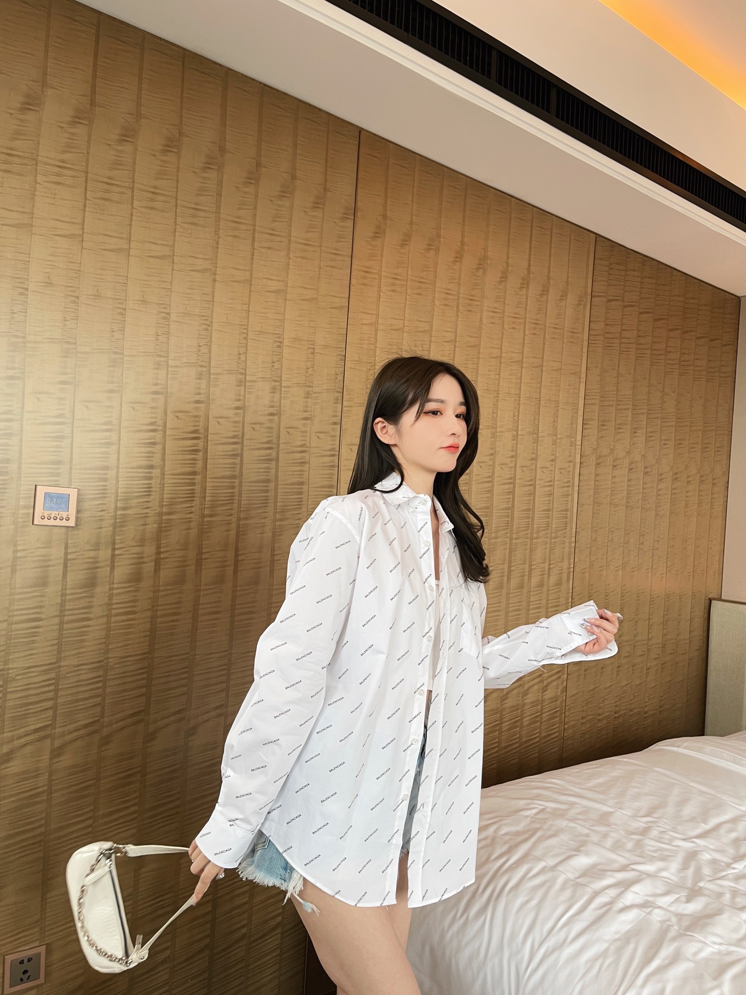 BALENCIAGA巴黎世家经典斜纹弹幕满印长袖衬衫再也不单调完美还原