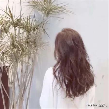 农村过年回家背奢侈包,打工背着包抱着被子回家