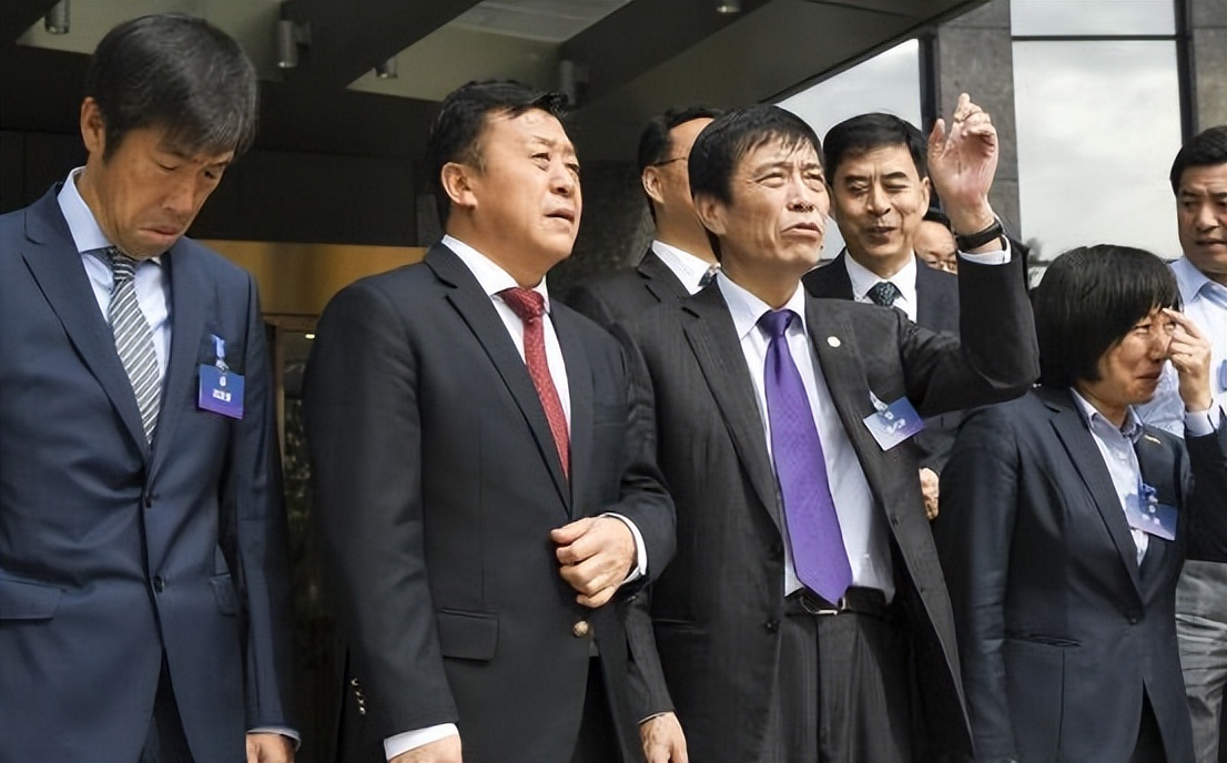 陈戌源被带走加速足协新掌门上位，两大热门人选敲定，范志毅无缘