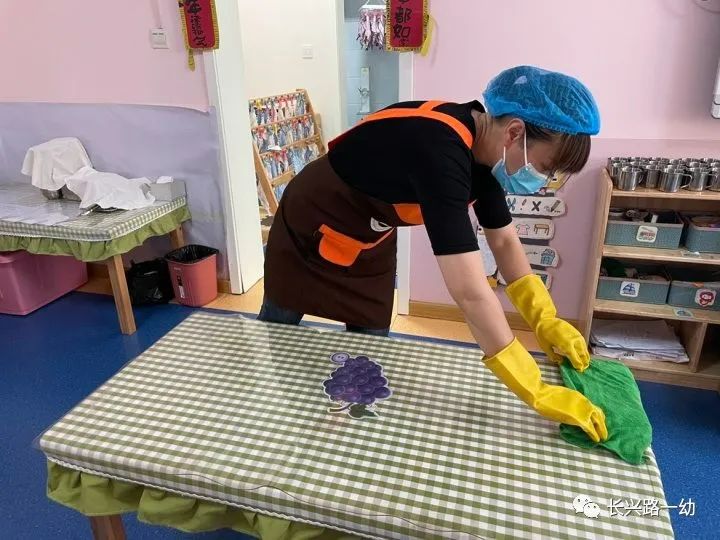 保育先行，共筑健康——长兴路第一幼儿园保育员日常工作之消毒篇