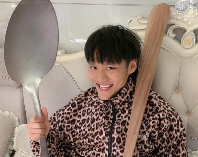 网红是怎么样通过流量赚钱的,那些流量大网红靠什么挣钱