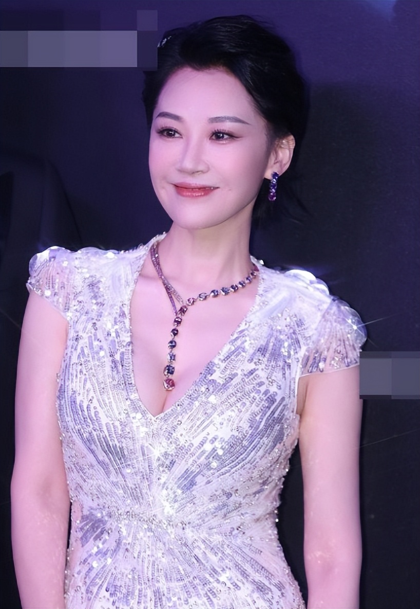 41岁刘涛晒长发美照,40岁刘涛惊艳视频