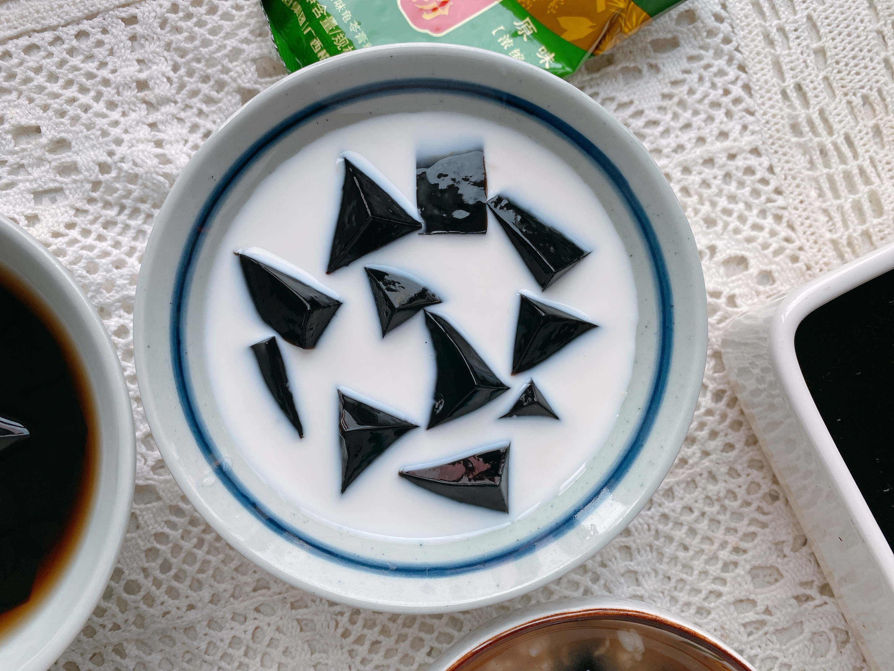 消暑利器龟苓膏美味与健康兼得,消暑佳品龟苓膏的做法