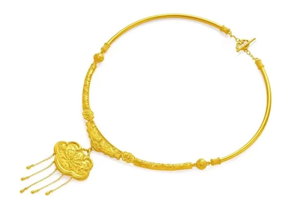 何超莲婚礼礼服珠宝,何超莲收藏的珠宝