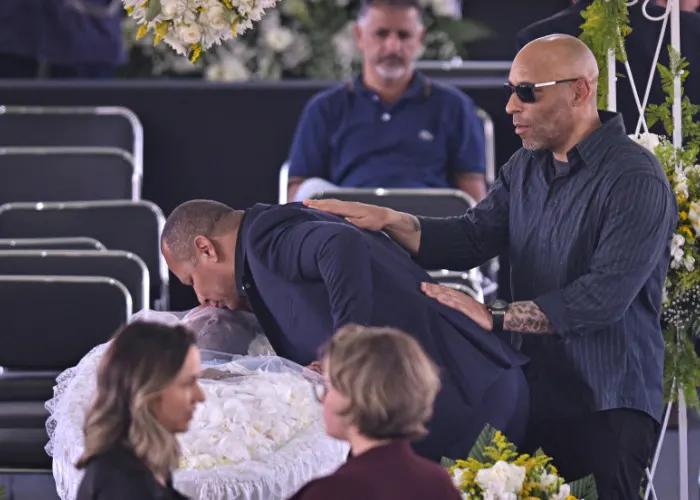 “球王”贝利,安息之地由14层楼组成,有14000个拱顶,他选9楼