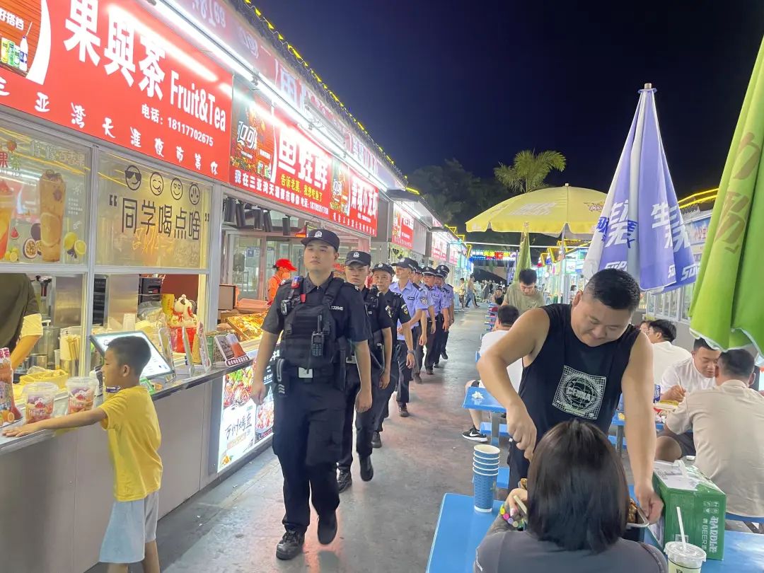 公安开展夏季夜间巡逻防控工作,巡特警大队加强夏季夜间巡逻防控