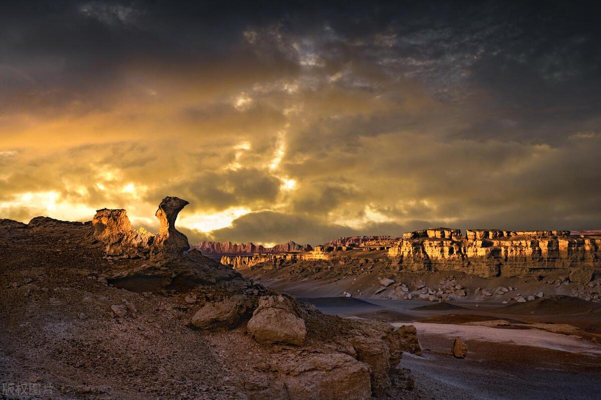 新疆玉石石头在哪捡,新疆的玉石哪里可以免费捡