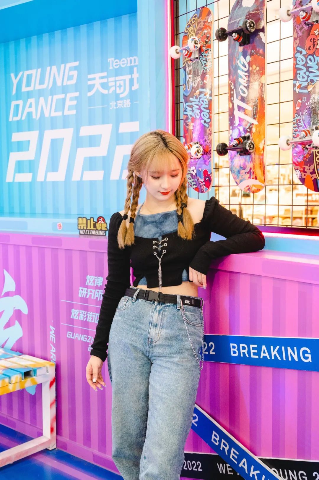 打卡赛博朋克烧烤店,赛博朋克打卡美陈