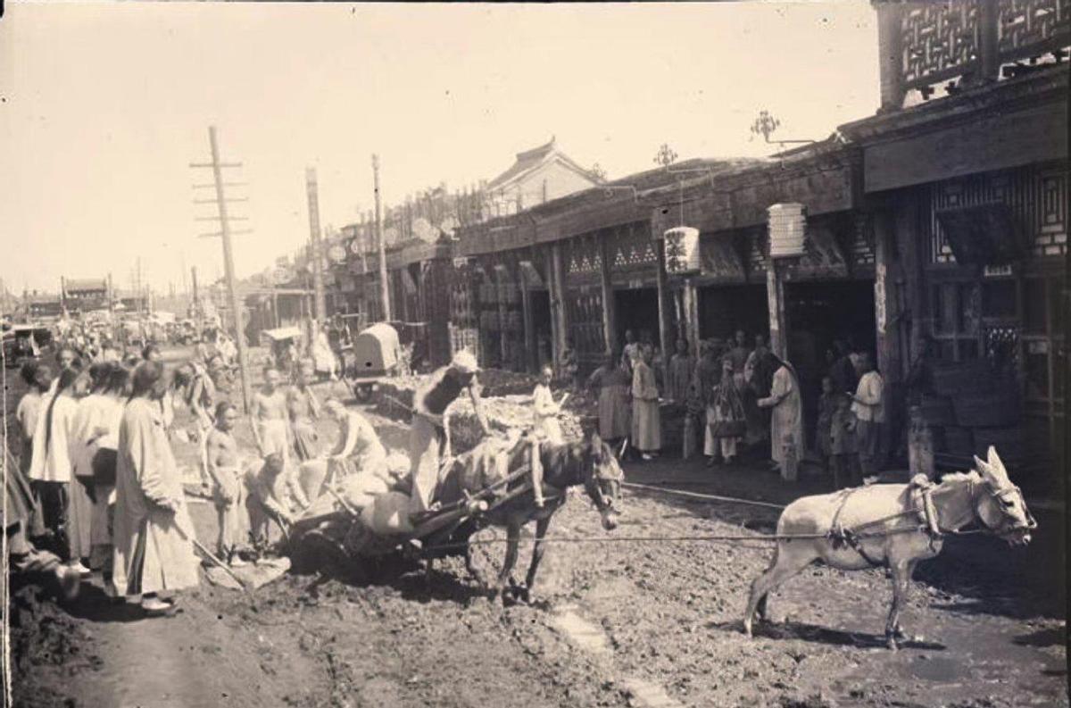 集中营惨状:30张老照片揭示妇女衣不遮体的悲惨命运!