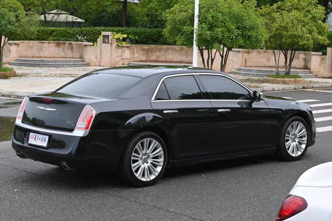 二手克莱斯勒300c1万块,13款克莱斯勒300c改装宾利