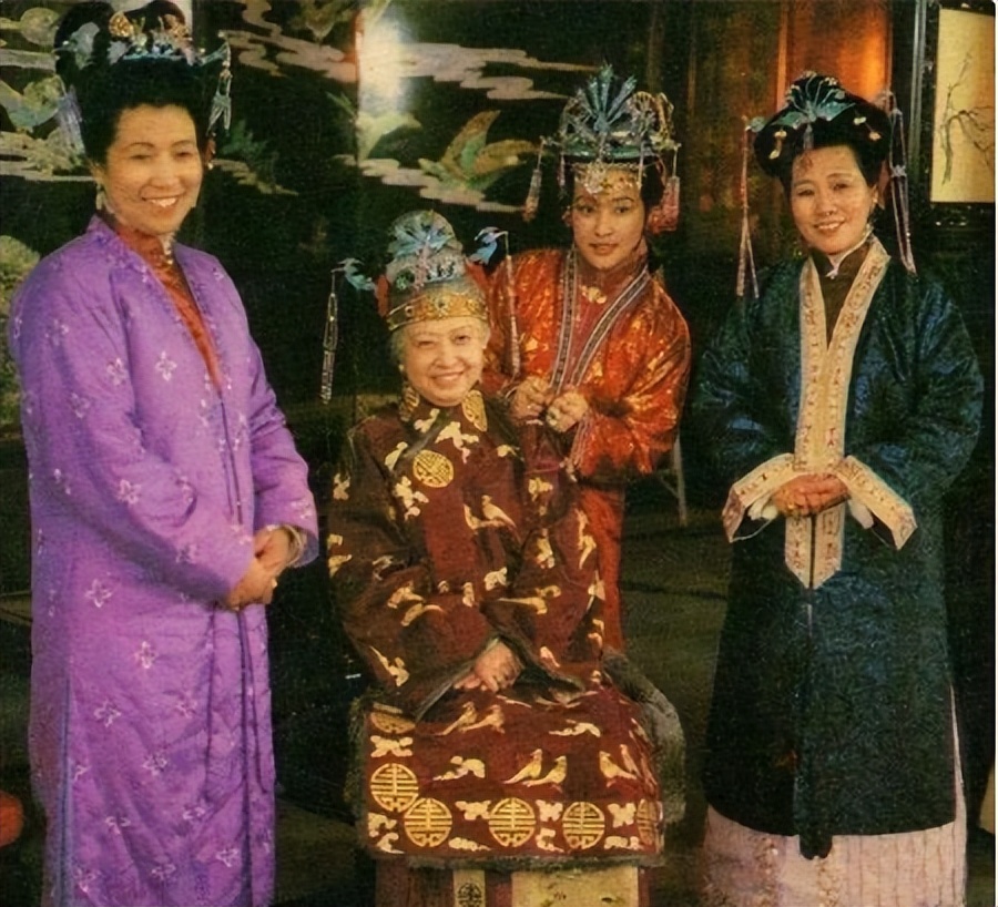 八位健在的老演员,18位已故的老演员有哪些