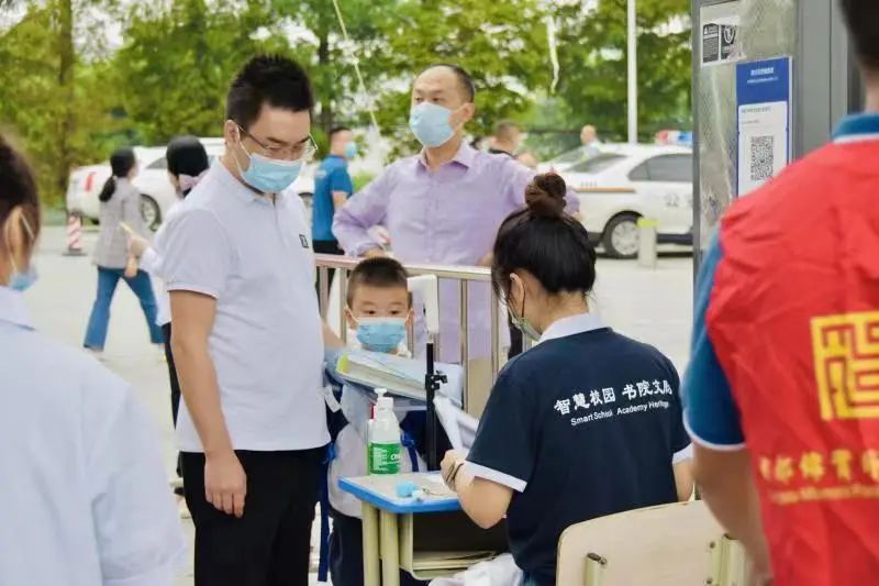 再见了，小盆友——9月19日成都家长成功“解除居家”……