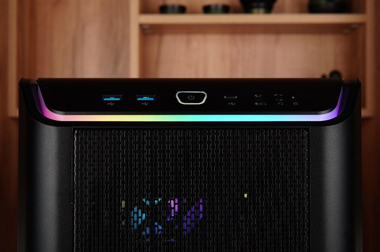 可以装多个硬盘的主机箱,带可插拔硬盘盒的主机