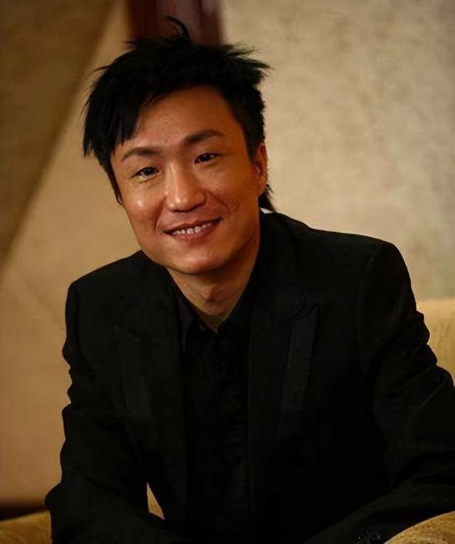 从“乐坛太子基”到“身负案底”，郑中基经历了什么？