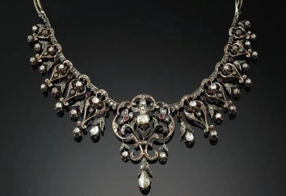 凯特王妃得到珠宝,凯特解锁女王珠宝