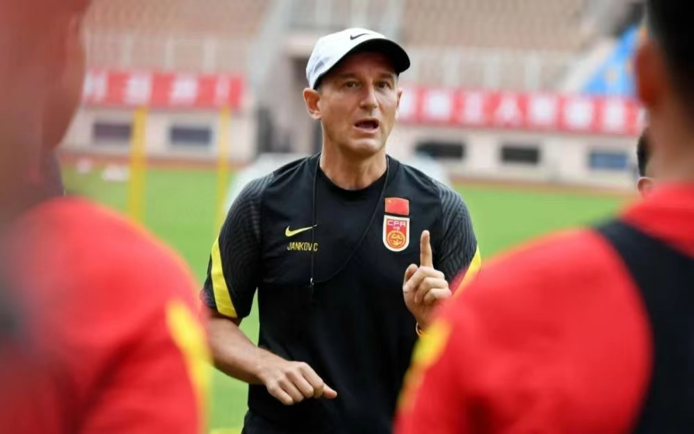 国足主教练扬科维奇见面会,u23国足主教练扬科维奇