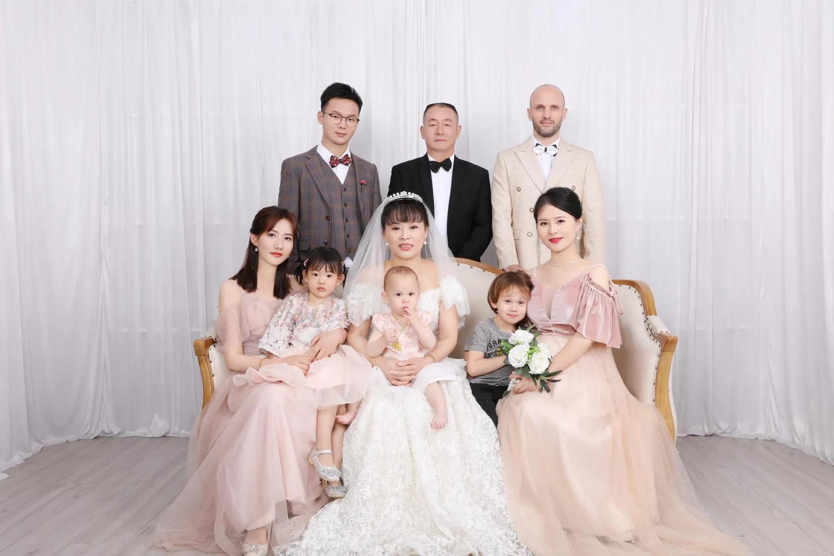 安徽人嫁美国人生三个孩子,安徽姑娘嫁到美国回国生三胎