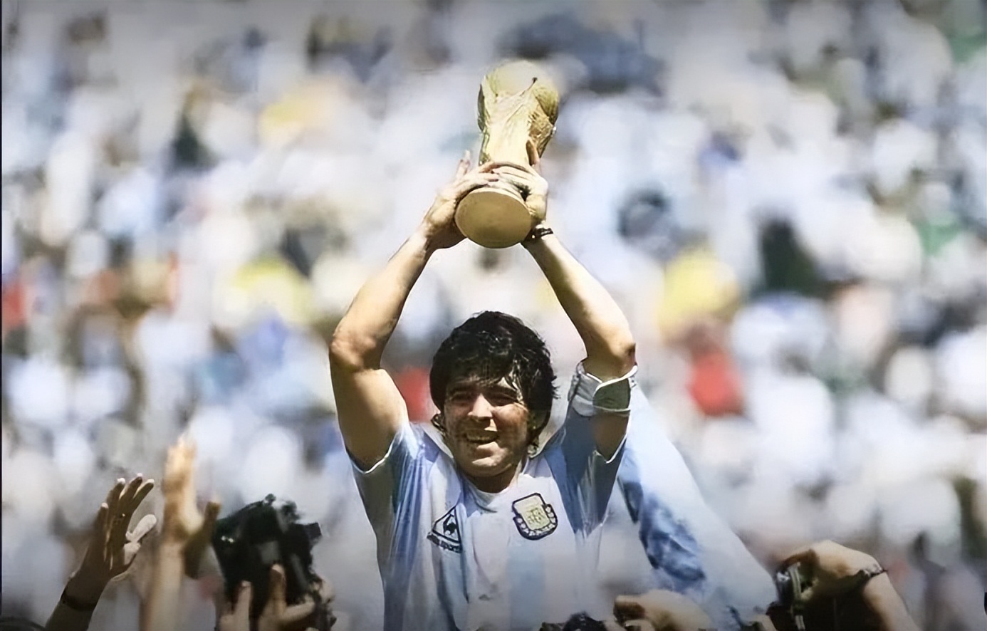 梅西输球、C罗下岗，我爱过的足球偶像都老了