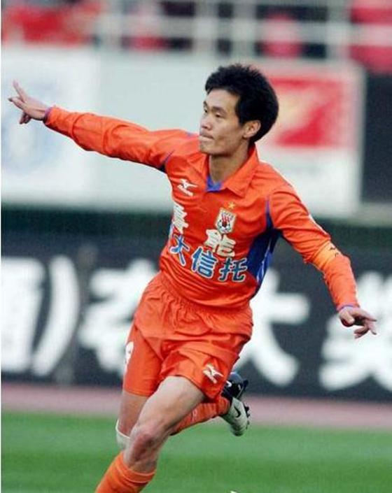 青岛足球教练李霄鹏,李霄鹏鲁能换帅视频