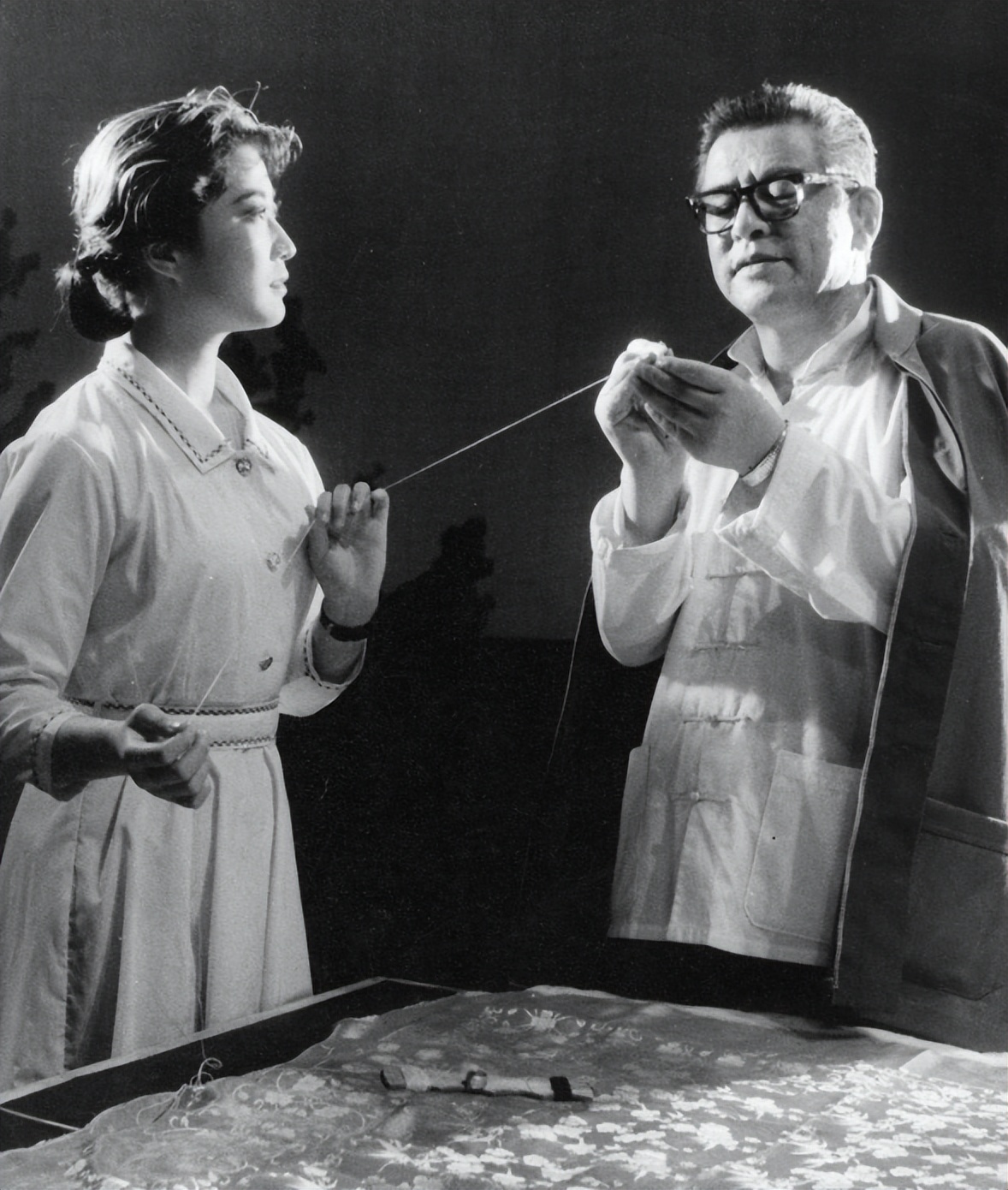 老戏骨李默然：演“邓世昌”走红，娶龙潮生3孩，和妻子恩爱60年