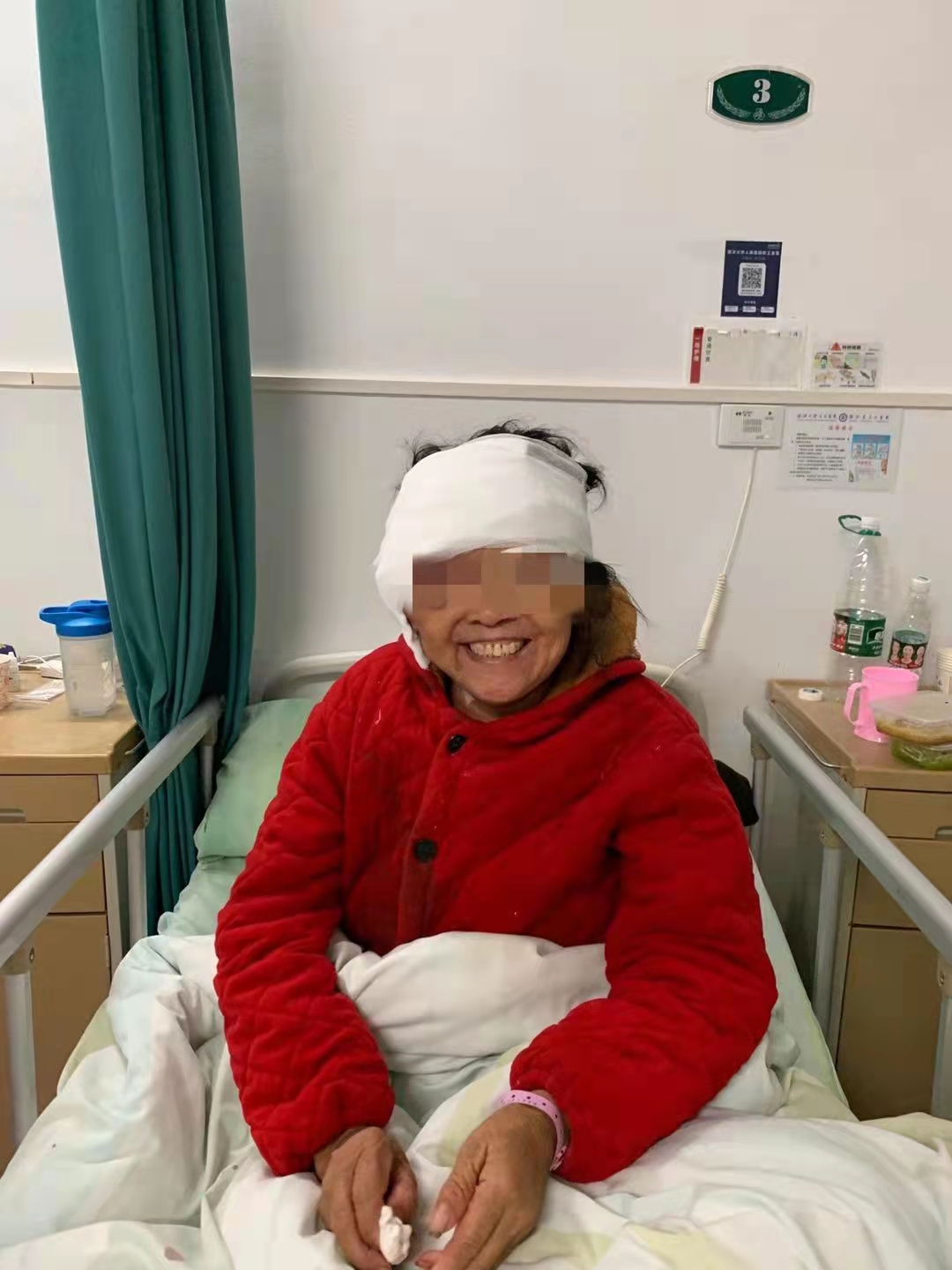 “小米粒”51年后变“大肉帘”！武汉大学人民医院整形专家摘除罕见面部巨大神经纤维瘤