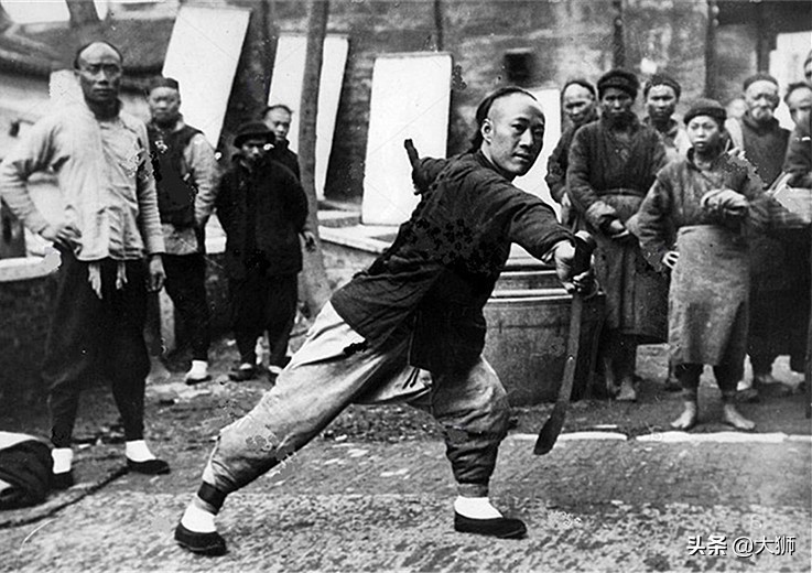 嘛叫绝招？绝招就是杀人招，不信，且看津门一老者如何操练的