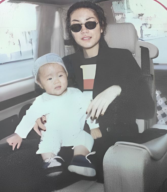 王菲和谢霆锋二人差几岁,王菲和谢霆锋以前结过婚吗