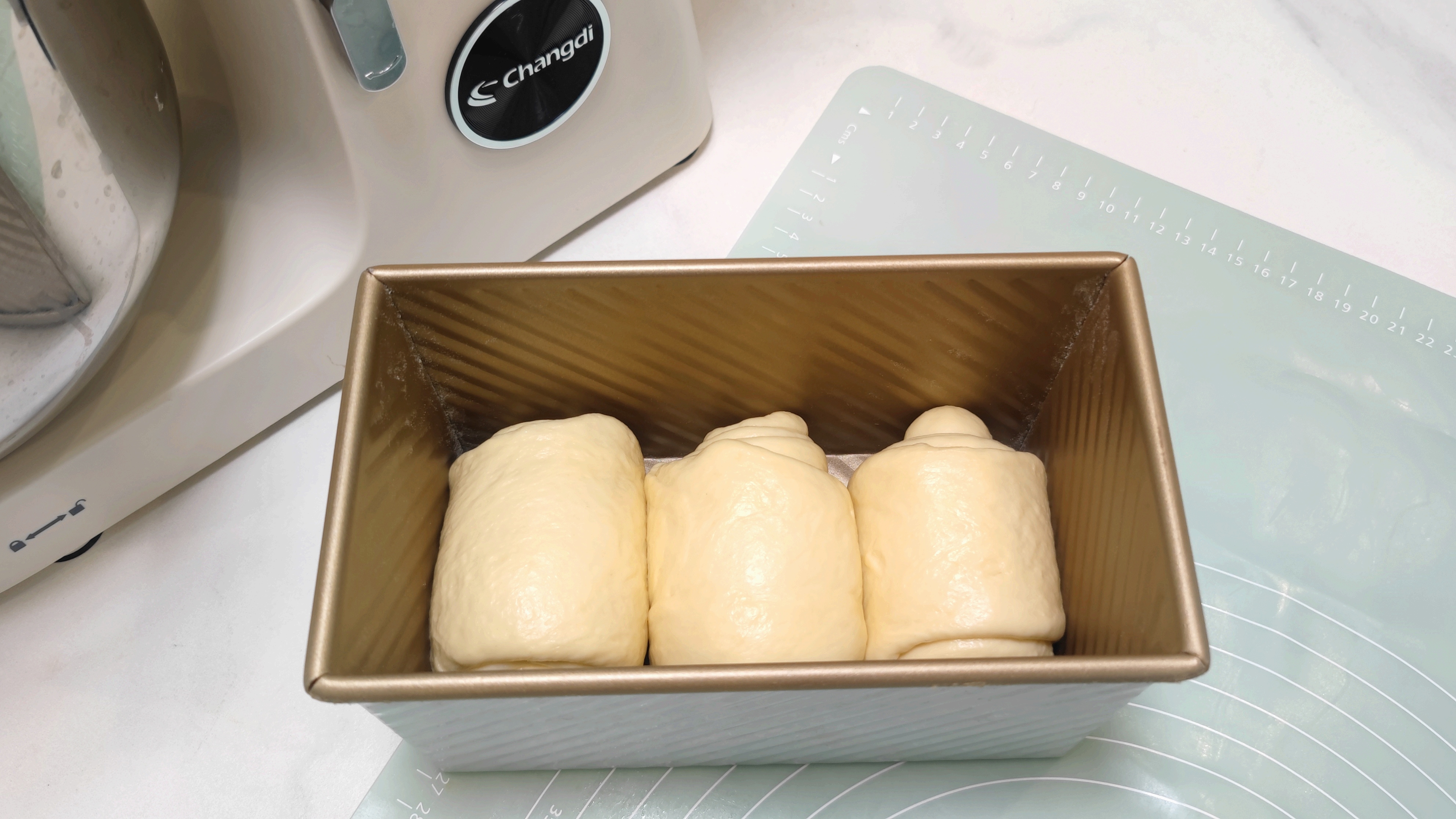 长帝企鹅顶顶和海氏m6哪个好,企鹅顶顶厨师机做蛋糕