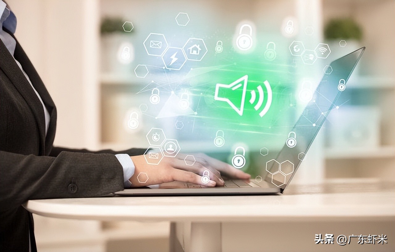 电脑扬声器声音自动变小,电脑扬声器声音很小怎么办