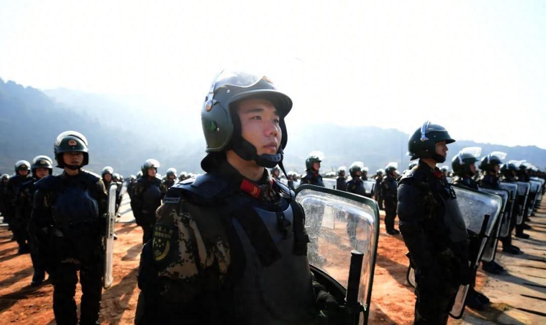 *警武**江西总队于1999年升副军级，现辖12个*警武**支队和1个总队医院