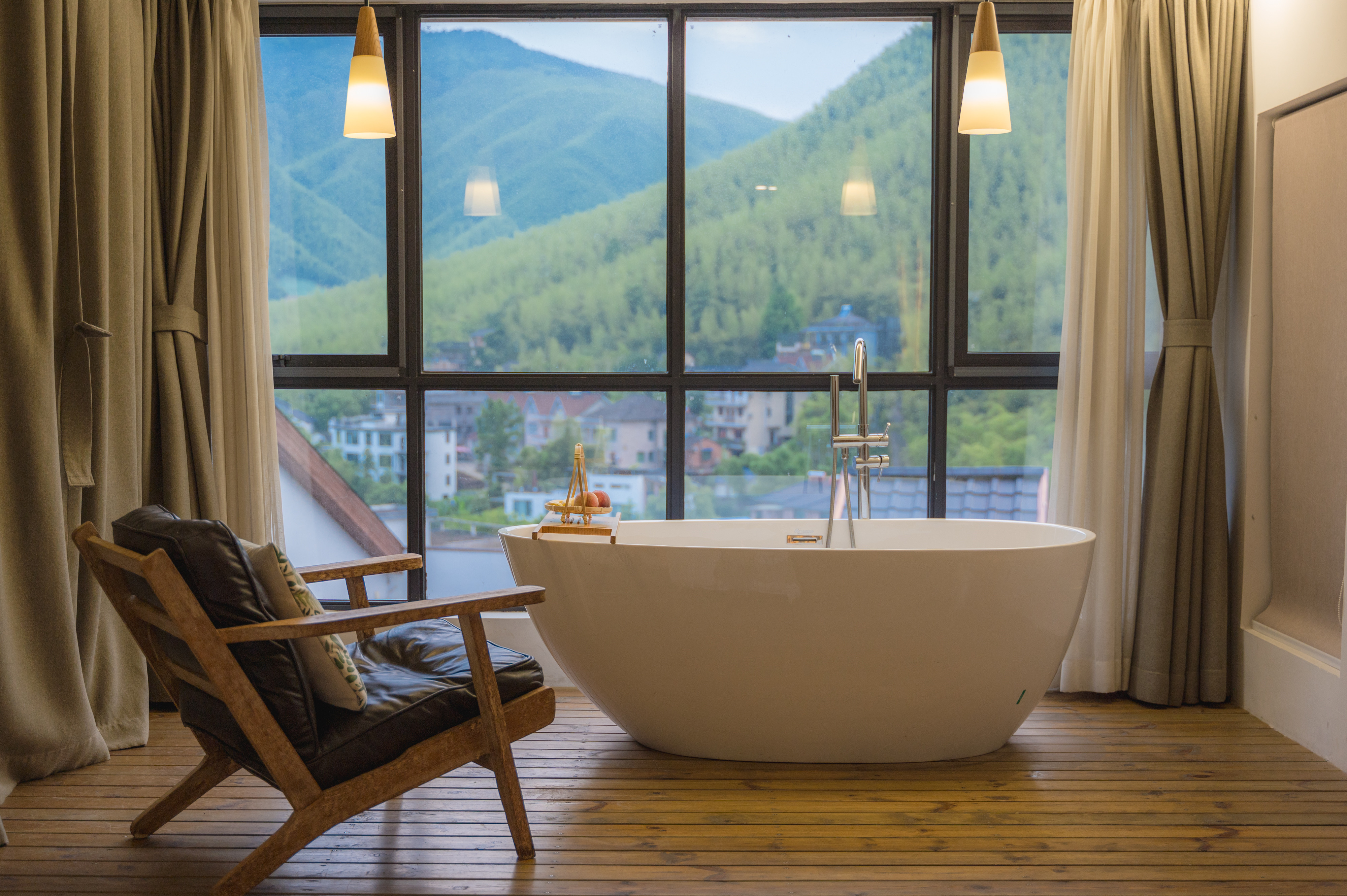 在山林间泡温泉,山林温泉