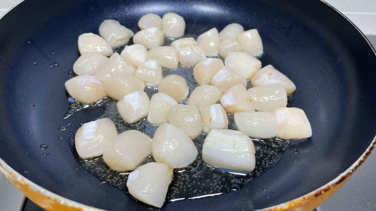 冷冻扇贝丁怎么吃才能最好吃,在冬天也能吃上营养可口的扇贝丁