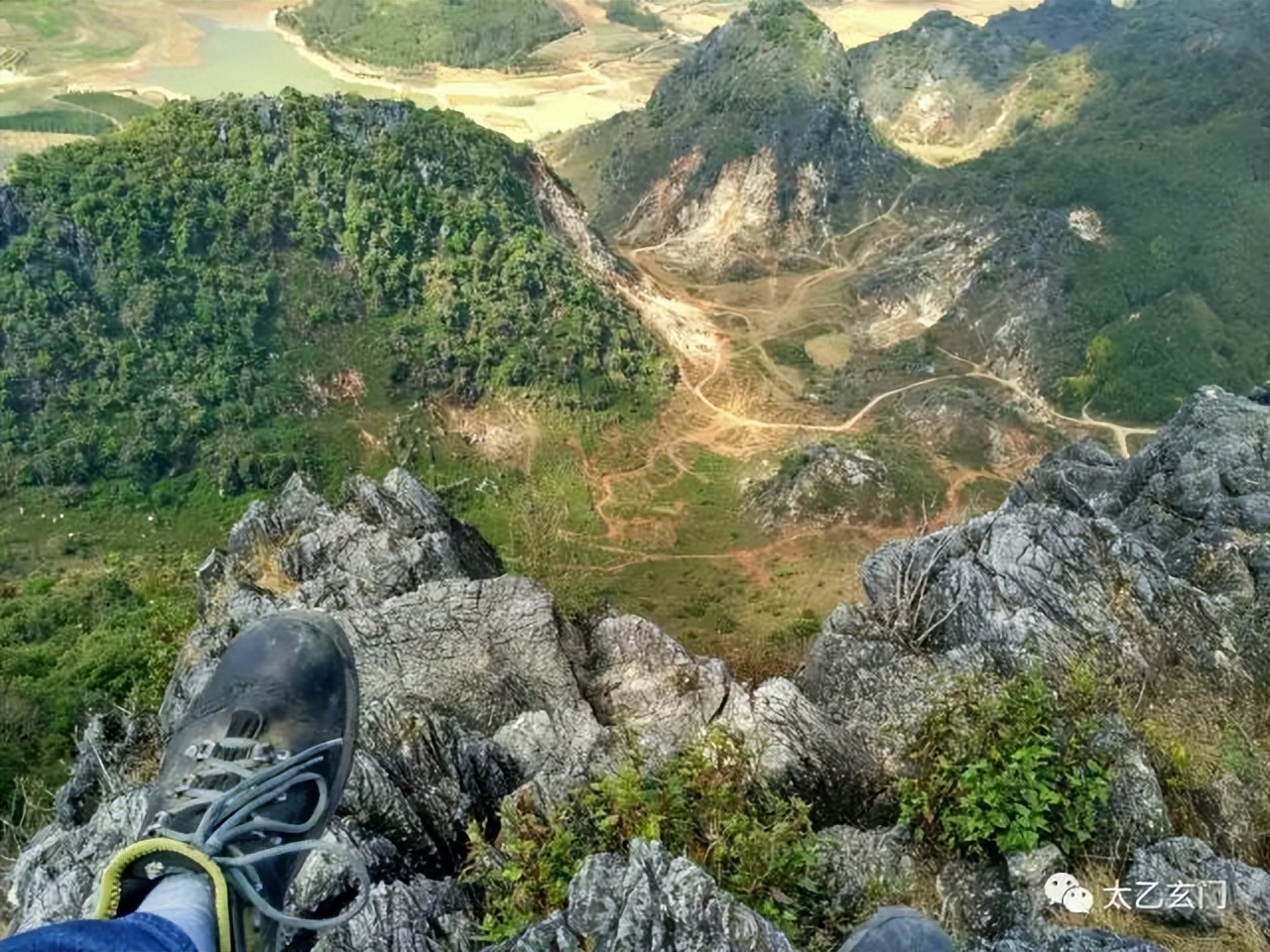 攀普洱天壁山之西门崖子：一日凌云出，群山齐失自高心