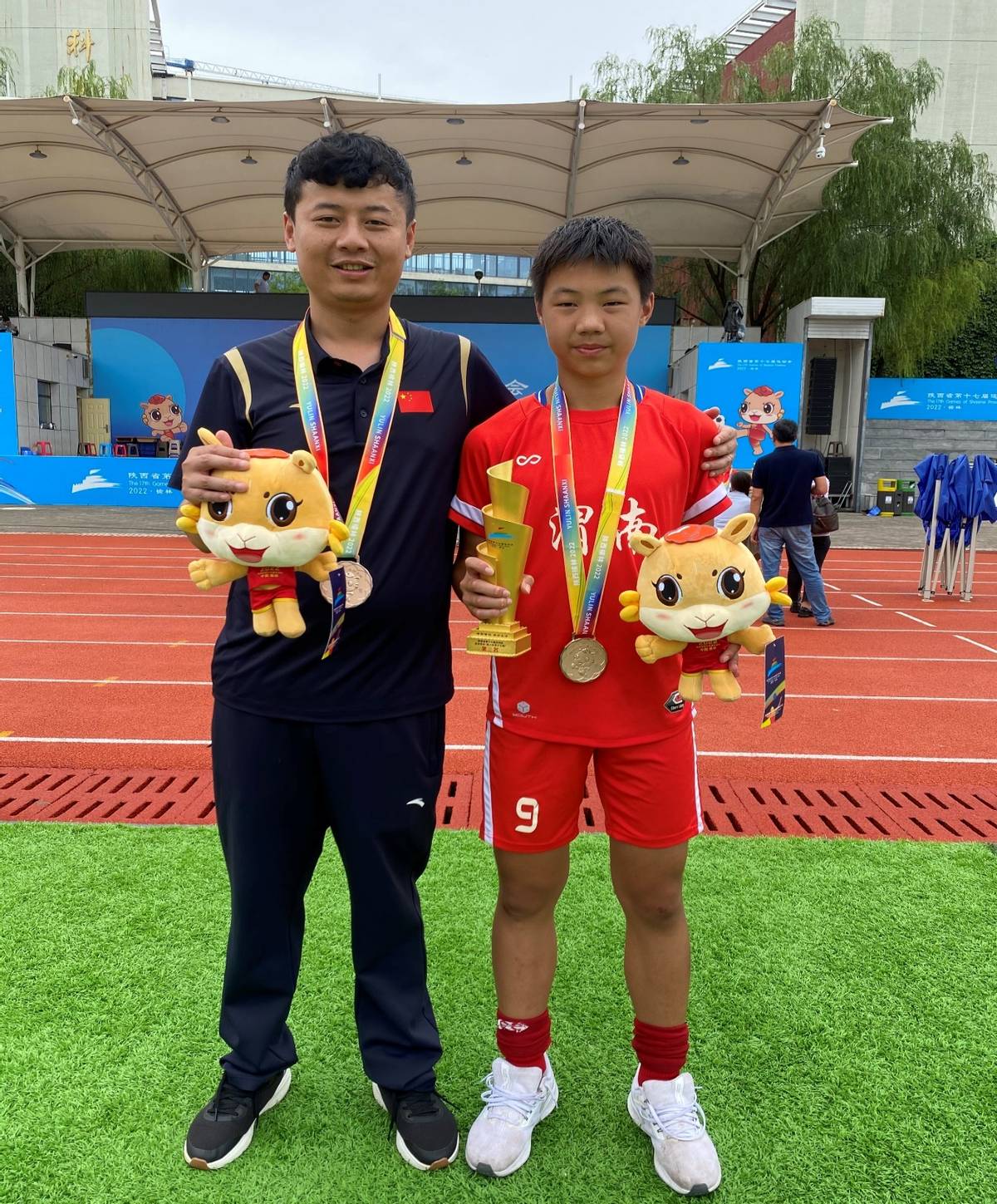 瑗垮捀鏂板尯娌ｄ笢鏂板煄鍦ㄦ坊鍚嶆牎,瑗垮畨瀛﹀瓙杩斾埂