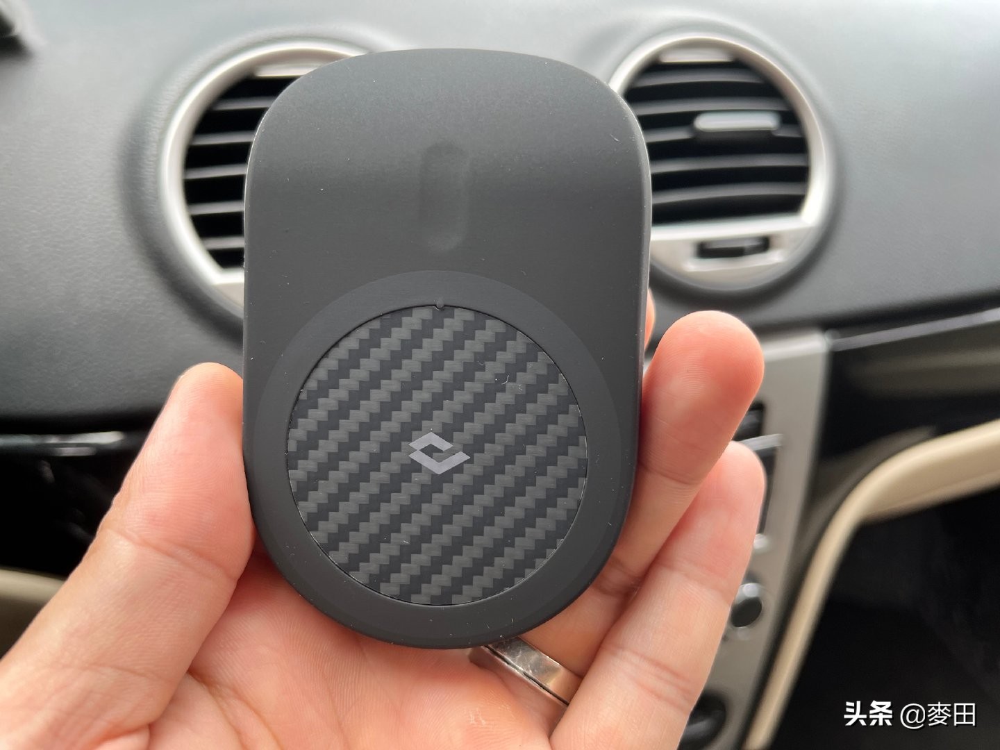 iphone13mini充电无反应,iphone13充电线没有usb