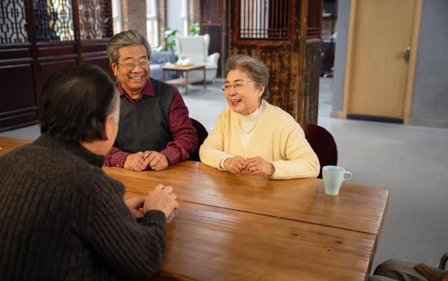 婆婆说腰疼我说去医院她又不去,婆婆喊累不想做饭