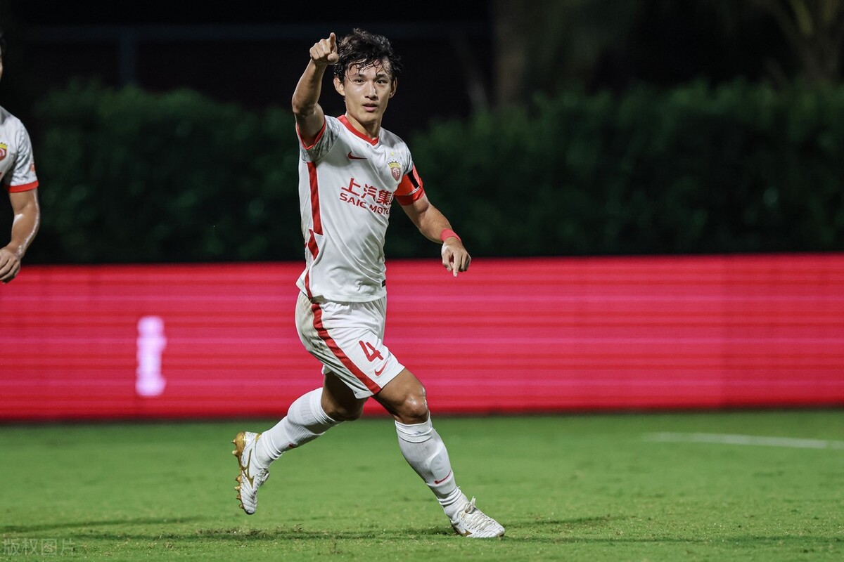 海港战胜三镇,上海海港3比2深圳队集锦