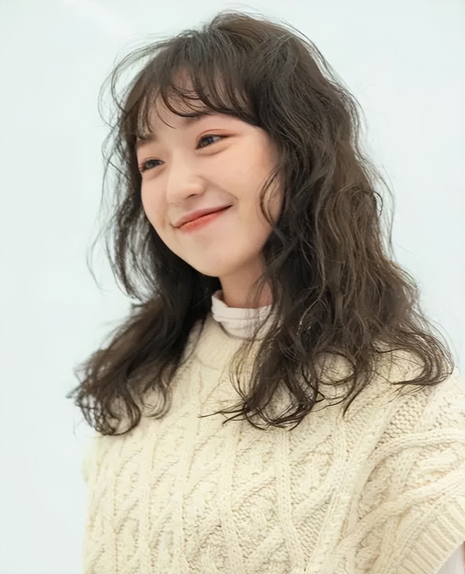 2023年流行烫发图片,2020年最流行的发型短发瘦脸烫发