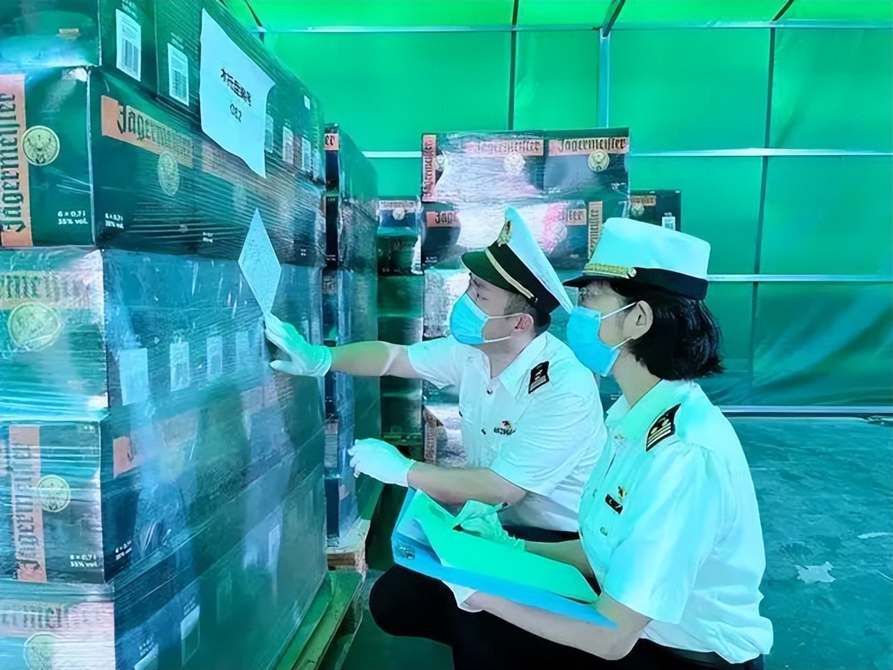 南昌一跨境电商*私走**120000瓶干邑，案值超4000万元