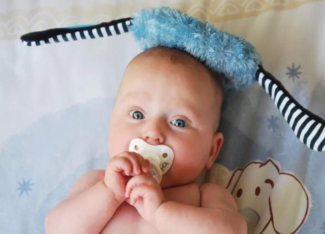 宝宝为什么喜欢吃纸和玩纸,宝宝喜欢吃纸和棉花怎么回事