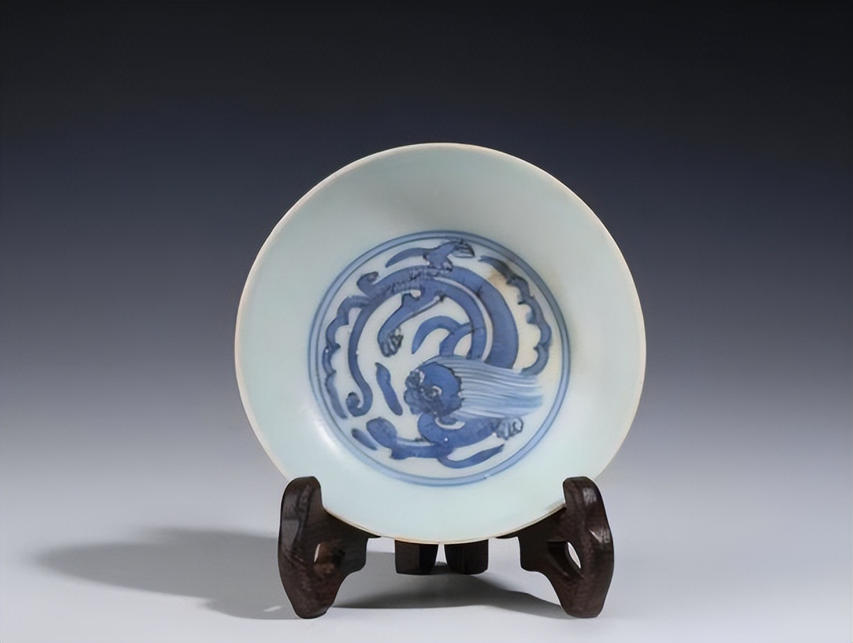 青花瓷歌词天青色等烟雨讲解,为什么天青色等烟雨说的是青花瓷