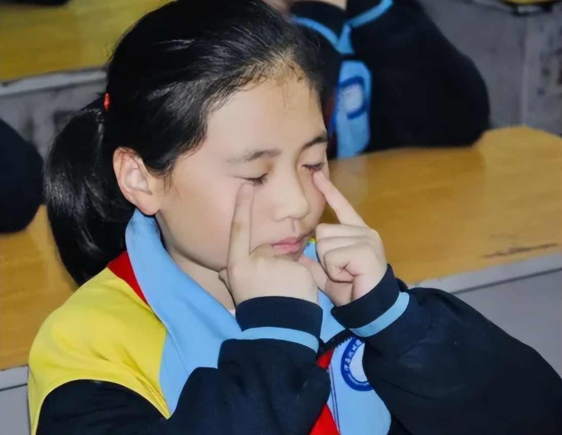 老人眼花的原因及调理方法,中老年眼花怎么治