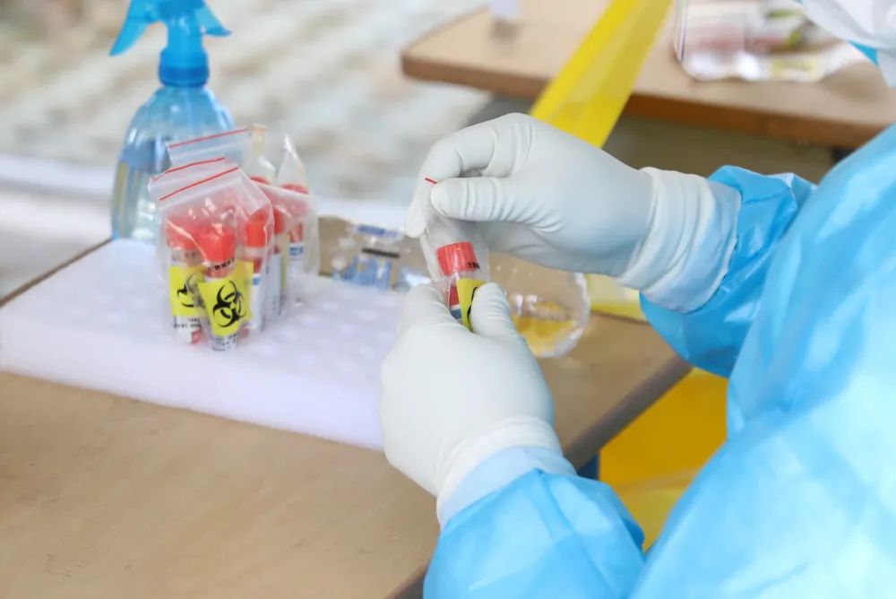 万众一心众志成城战必胜,众志成城坚决打赢病毒抗击战