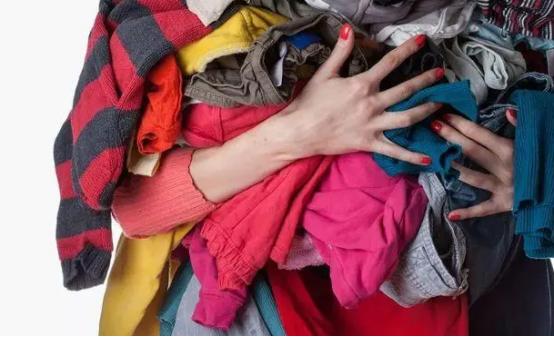 婆婆捡别人旧衣服给我穿怎么办,婆婆拿回别人的旧衣服给媳妇穿