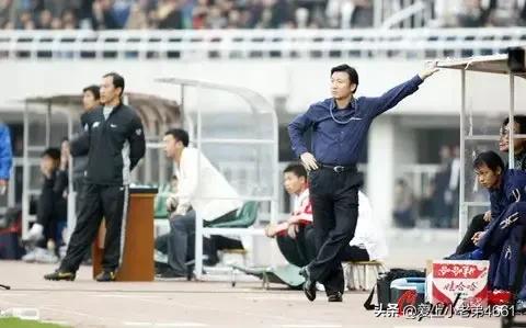 成耀东申花主力后卫,成耀东是申花队长吗