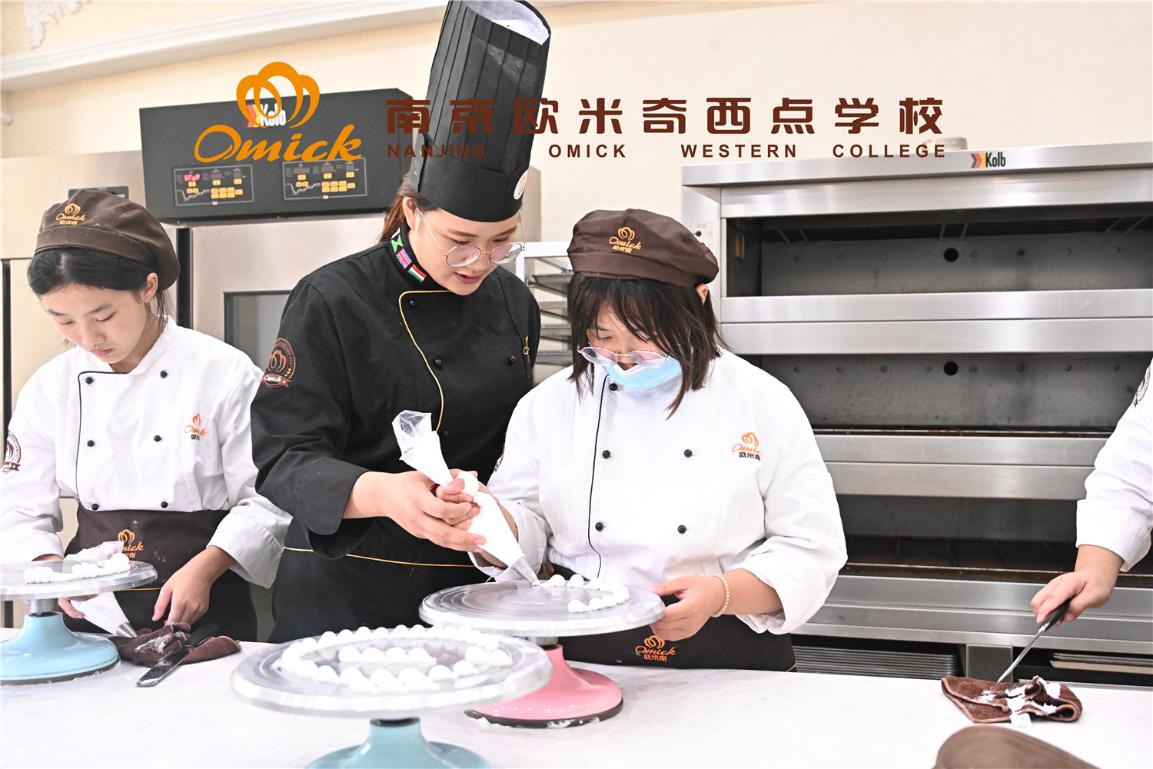 16岁女孩适合学什么技术,现在女孩子学什么技术最好