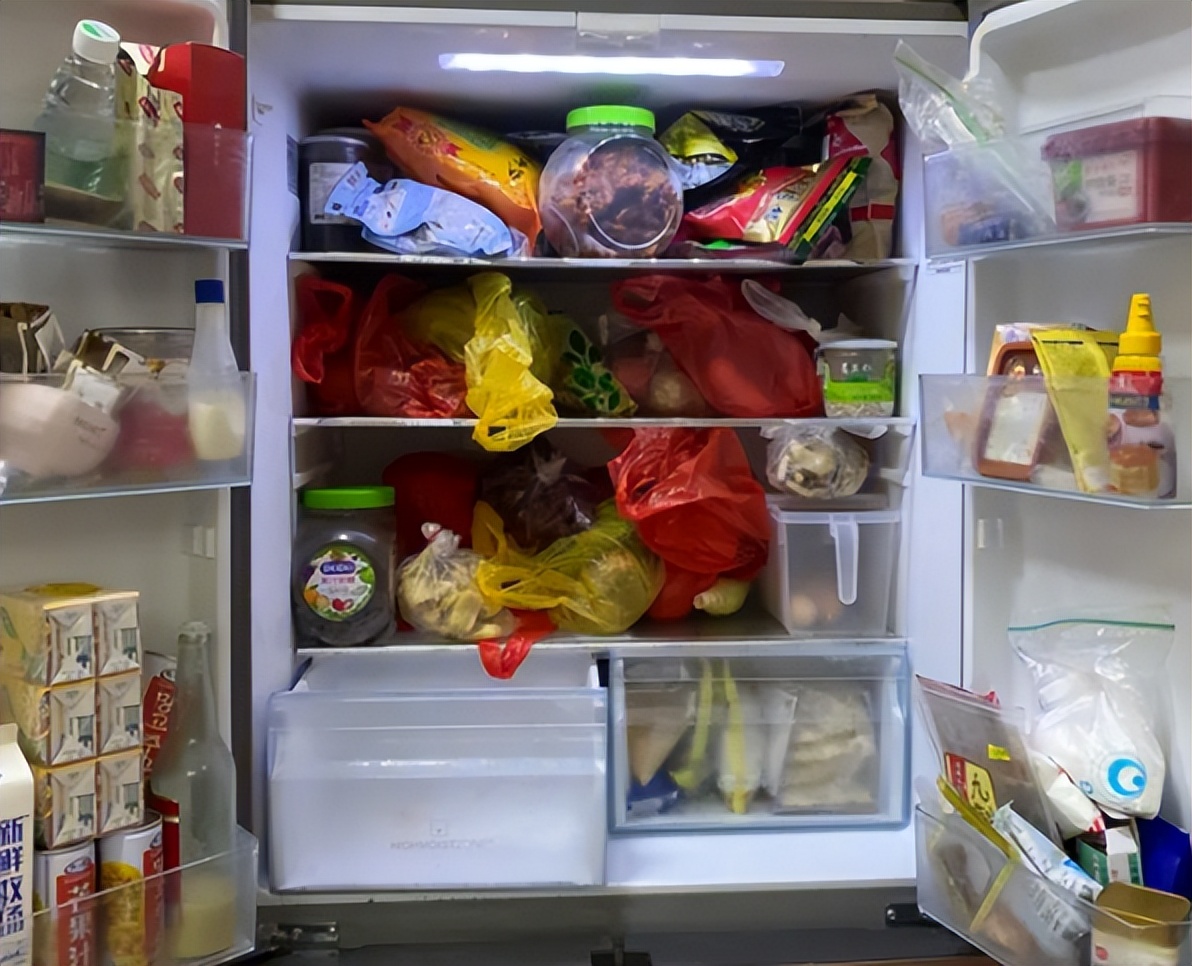 三种食物放入冰箱会造成癌症,一家三口相继去世后续