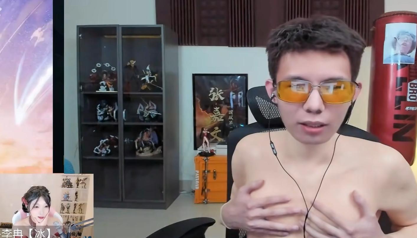 张嘉文直播秀肌肉，美女主播围观被超管封了：他脱衣服，封我干嘛