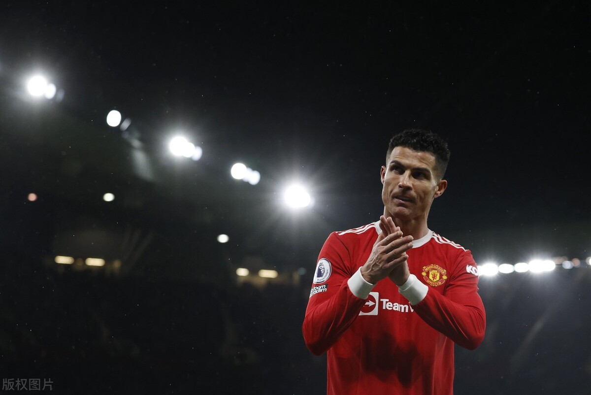 c罗被嘲讽之后霸气回击名场面,卡萨诺发文批评C罗